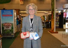 Shannon Boase with CKF shows the award-winning recyclable and compostable top seal punnet for strawberries and blueberries.